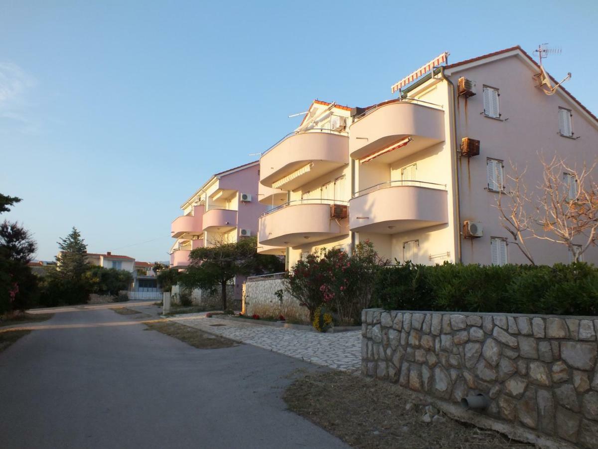 Apartment Jurja Povljana Bagian luar foto