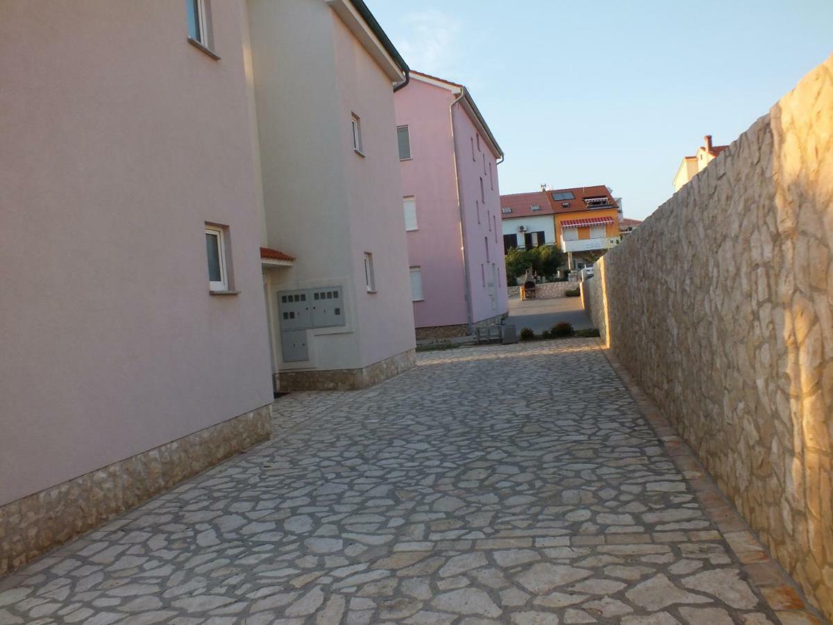 Apartment Jurja Povljana Bagian luar foto